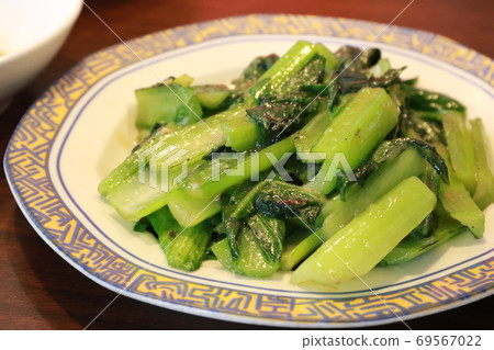 Stir-fried green garlic Stir-fried green garlic 69567022
