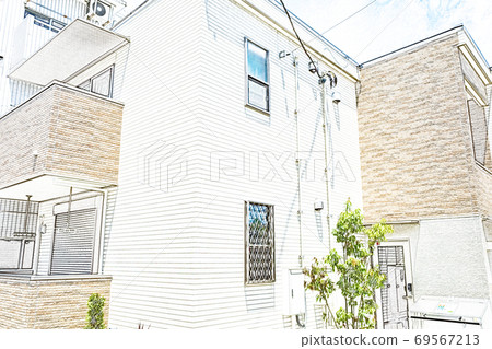 New rental housing with security equipment [colored pencils] 69567213