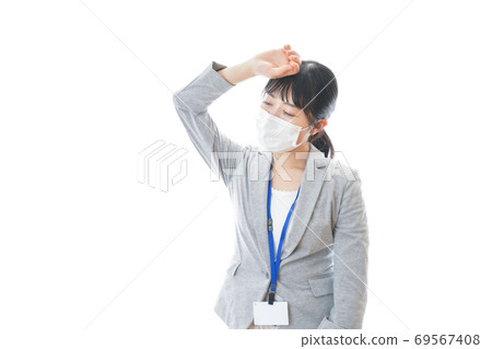 患有發燒的年輕商人 69567408