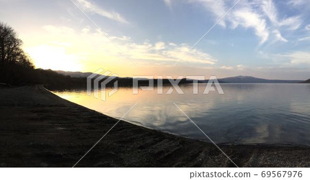 湖Kussharo在早晨 69567976