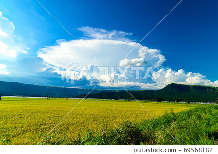 麻生大觀峰磁盤雲(懸掛雲)(K山)最美麗的全景圖日本熊本縣阿蘇市2020 麻生大觀峰磁盤雲(懸掛雲)(K山)最美麗的全景圖日本熊本縣阿蘇市2020 69568182