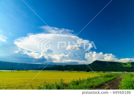 麻生大觀峰磁盤雲(懸掛雲)(K山)最美麗的全景圖日本熊本縣阿蘇市2020 麻生大觀峰磁盤雲(懸掛雲)(K山)最美麗的全景圖日本熊本縣阿蘇市2020 69568186