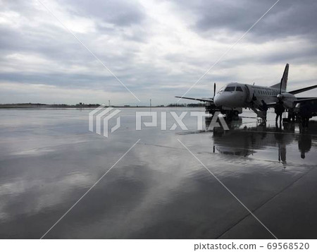 雨後的機場 雨後的機場 69568520