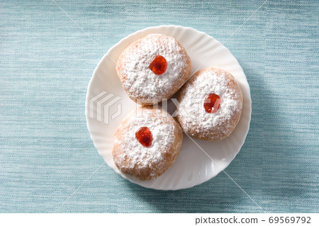 donuts, doughnuts, pastry 69569792