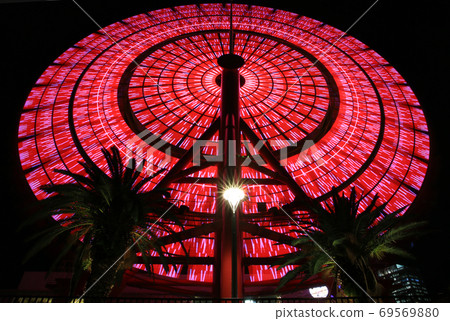 ferris wheel change color at night in japan ferris wheel change color at night in japan 69569880
