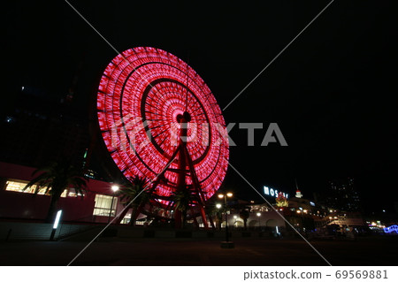 ferris wheel change color at night in japan ferris wheel change color at night in japan 69569881