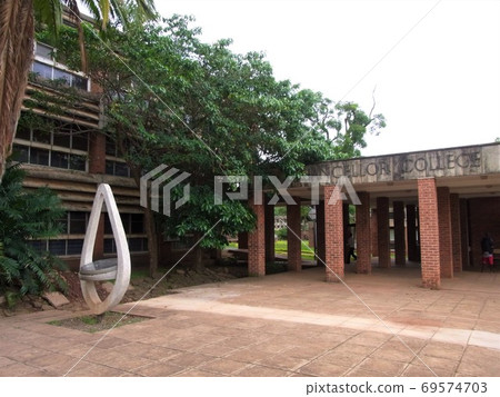 總理學院（馬勞伊） 69574703