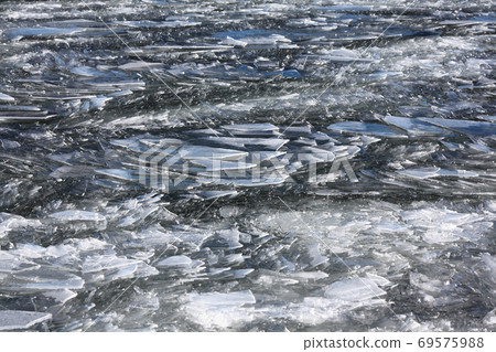 Drift ice on Lake Suwa Drift ice on Lake Suwa 69575988