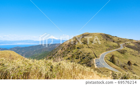西伊豆天際線/戶田停車場和富士山（冬季） 69576214