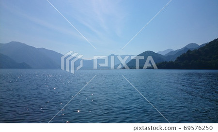 Summer lake 69576250