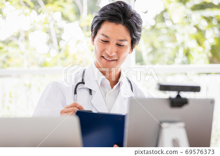 Doctor performing remote examination Doctor performing remote examination 69576373