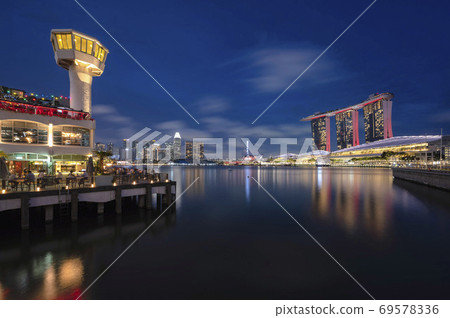 Night view of Marina Bay with Marina Bay Sands and Custom House, Singapore 69578336