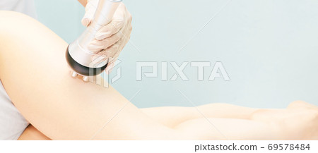 Perfect body radio treatment. Woman at spa procedure. Doctor hand and girl body Perfect body radio treatment. Woman at spa procedure. Doctor hand and girl body 69578484
