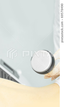 Cavitation rf body treatment. Female ultra sound lipo machine. Spa contouring Cavitation rf body treatment. Female ultra sound lipo machine. Spa contouring 69578490