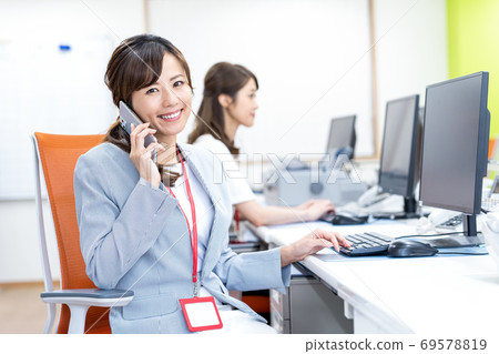 Business Woman, Smartphone, Office Business Woman, Smartphone, Office 69578819