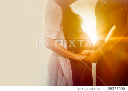 Praenant wife couple lover standing holding hand Praenant wife couple lover standing holding hand 69578900