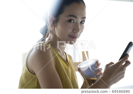 Women spending tea time 69580890