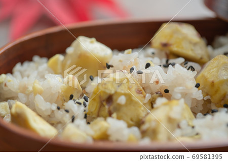 Chestnut rice Chestnut rice 69581395