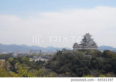 姬路城和周圍風景的遠處 姬路城和周圍風景的遠處 69581397