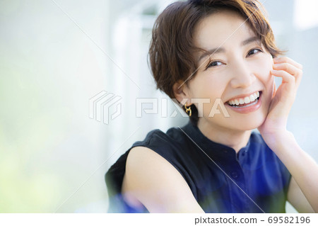 30多歲的美女形象女性 69582196