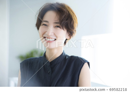 30多歲的美女形象女性 69582218