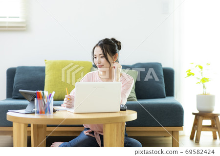 Female Telework Study Online Class Female Telework Study Online Class 69582424