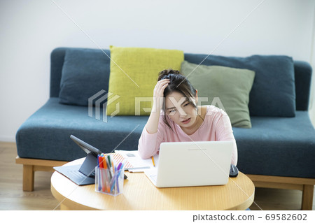 Female Telework Study Online Class Female Telework Study Online Class 69582602