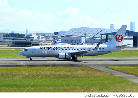 大阪國際機場日航飛機降落空中公園 大阪國際機場日航飛機降落空中公園 69583103