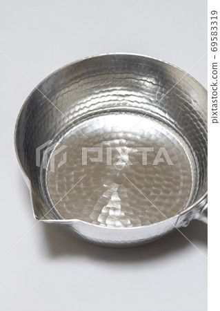 Yukihira nabe used for Japanese cuisine [white bag] 69583319