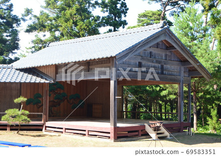 Noh Stage (Shiizaki Suwa Shrine / Sado Island / Sado City, Niigata Prefecture, Hara Black 724) 69583351