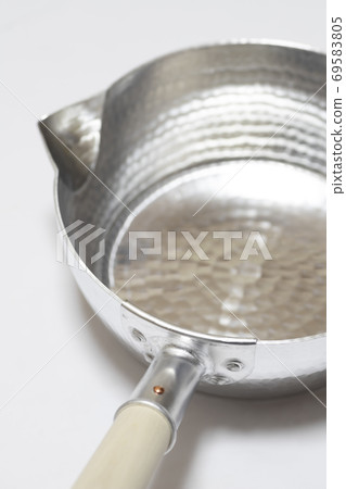 Yukihira nabe used for Japanese cuisine [white bag] 69583805