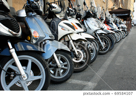parking of scooters in the Italian Milan - Image parking of scooters in the Italian Milan - Image 69584107