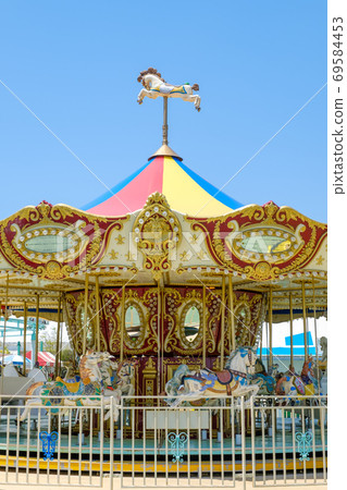 復古木製旋轉木馬游樂園 復古木製旋轉木馬游樂園 69584453
