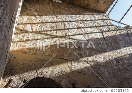 Sun rays entering the sanctuary in Luxor Temple 69585525