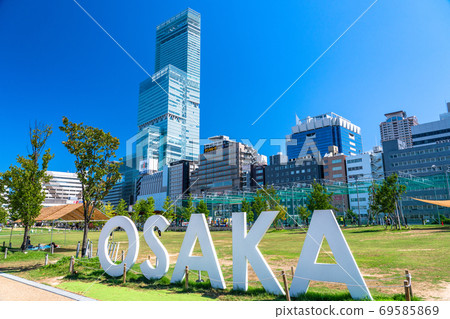 <<Osaka Prefecture>> Tennoji Park, Abeno Harukas and blue sky <<Osaka Prefecture>> Tennoji Park, Abeno Harukas and blue sky 69585869