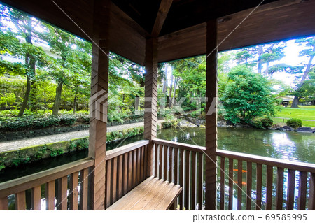Scenery of the Japanese garden from the hut Scenery of the Japanese garden from the hut 69585995