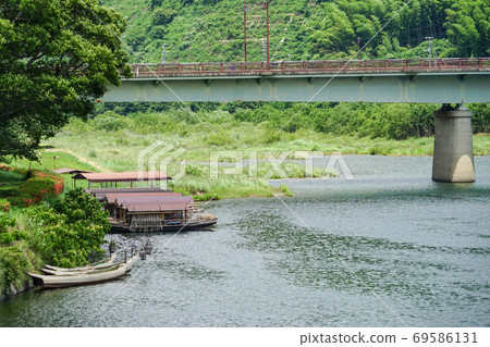 A boat moored at the Kintaikyo pleasure boat platform A boat moored at the Kintaikyo pleasure boat platform 69586131