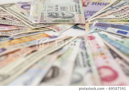 International currencies 69587591