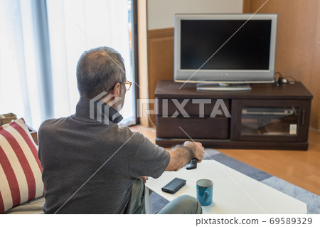Watching TV Watching TV 69589329