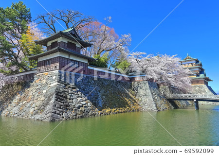[Nagano Prefecture] Takashima Castle in full bloom (castle tower) 69592099
