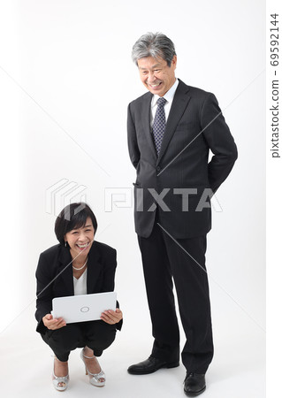 Collection of daily scenes at the company (boss and subordinates) Conversation with two people Business scene 69592144