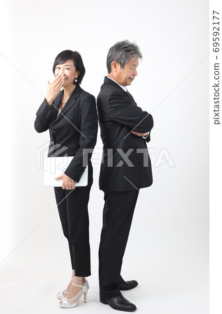 Collection of daily scenes at the company (boss and subordinates) Conversation with two people Business scene 69592177
