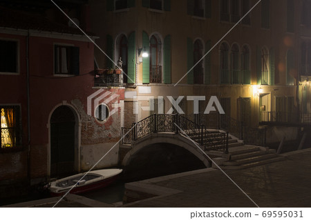 Picturesque corner in Venice at night 69595031