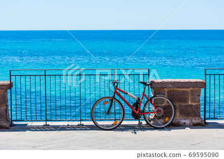 Old mountain bike by the sea in Alghero Old mountain bike by the sea in Alghero 69595090