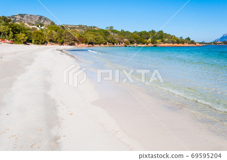 White sand in Porto Istana beach 69595204
