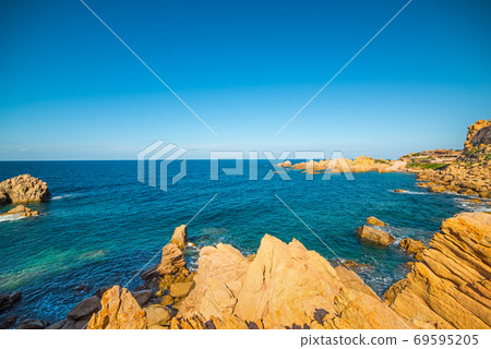 Costa Paradiso rocky shore 69595205