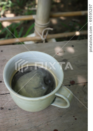 americano coffee or hot americano 69595297