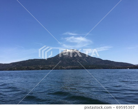 從阿寒湖看到的Meakan山 69595307