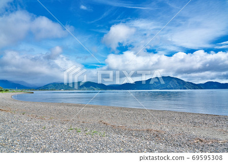 [琵琶湖（今zu濱游泳池）的湖畔]滋賀縣高島市今zu町濱ab 69595308