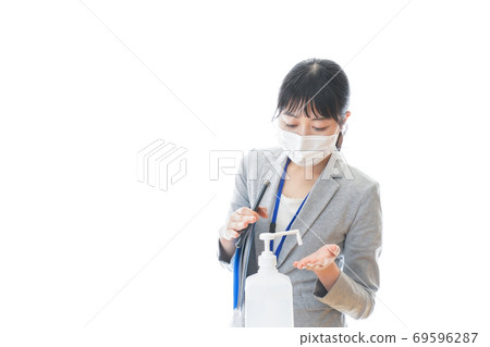 年輕商人消毒手 69596287